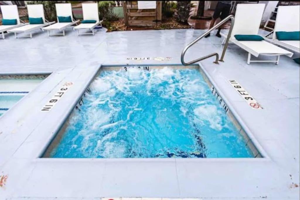 Lux Suite /King Bed /Free Parking/Pool/First Floor Houston Dış mekan fotoğraf