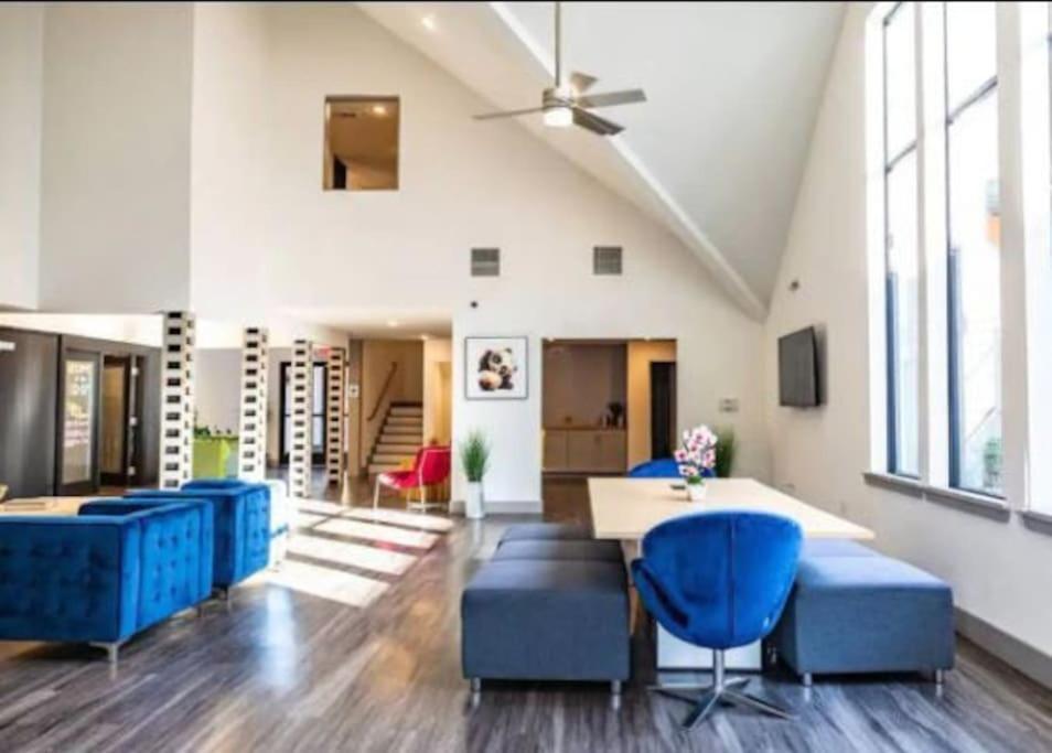 Lux Suite /King Bed /Free Parking/Pool/First Floor Houston Dış mekan fotoğraf